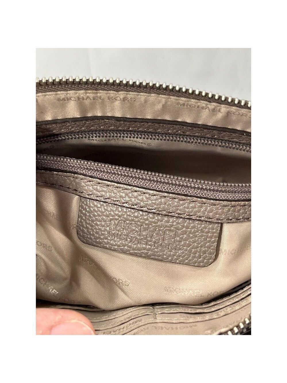 Michael Kors Mercer Large Snap Pocket Crossbody taupe - Picture 6 of 16